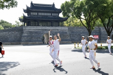 笑臉與熱情刷屏！這名火炬手是景興人！